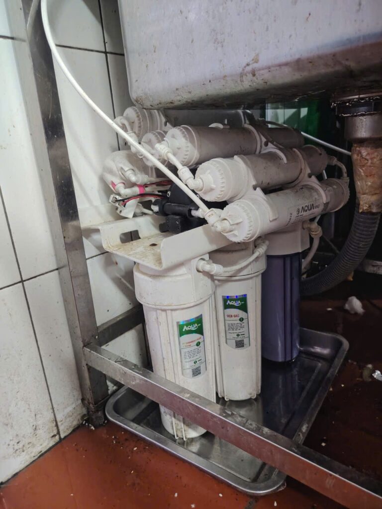 thợ thay lõi lọc nước chuyên nghiệp quận Đống Đa
